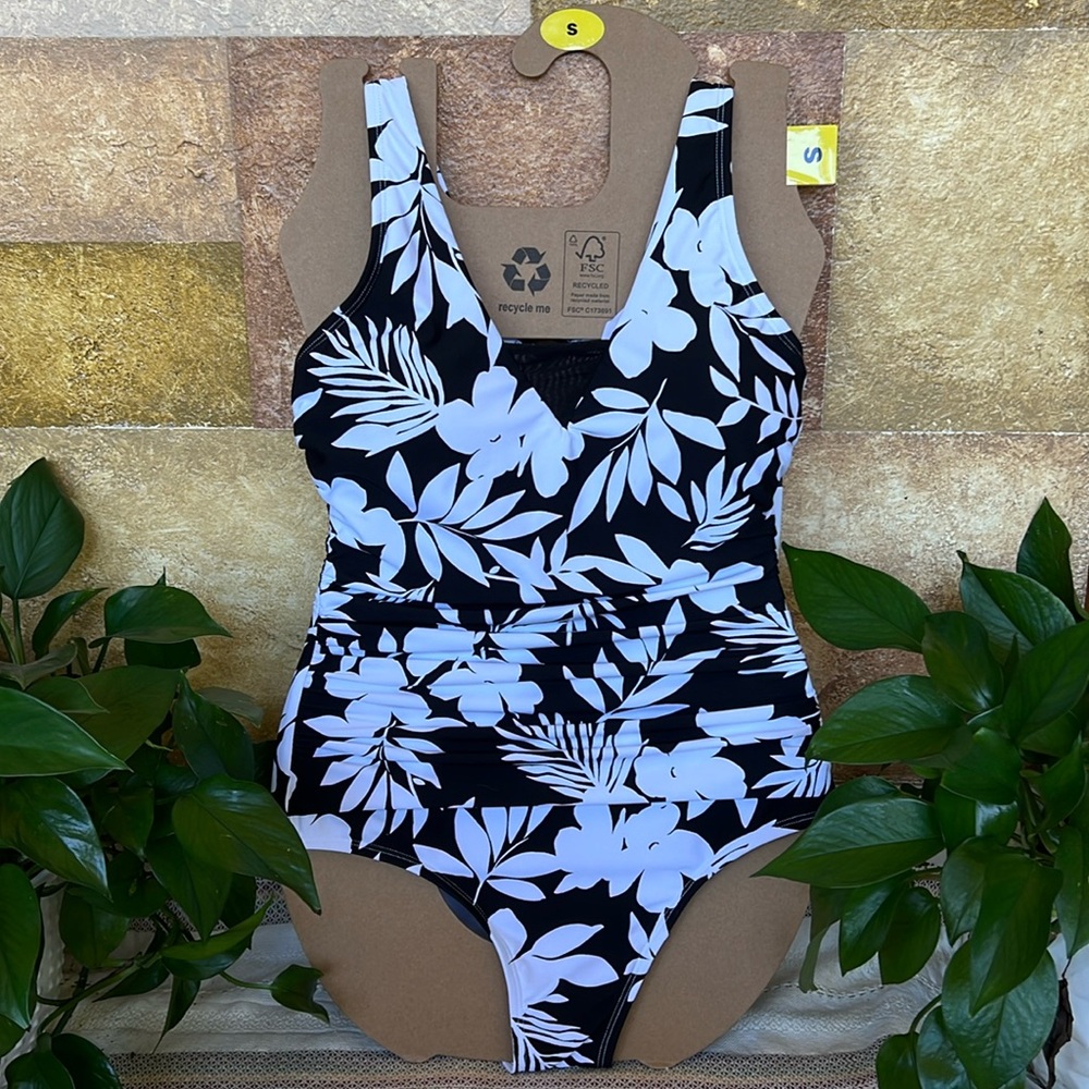 NEW Lands’ End One-Piece Women’s Black/White Floral Swimsuit UPF 50, Size Small - Picture 3 of 6